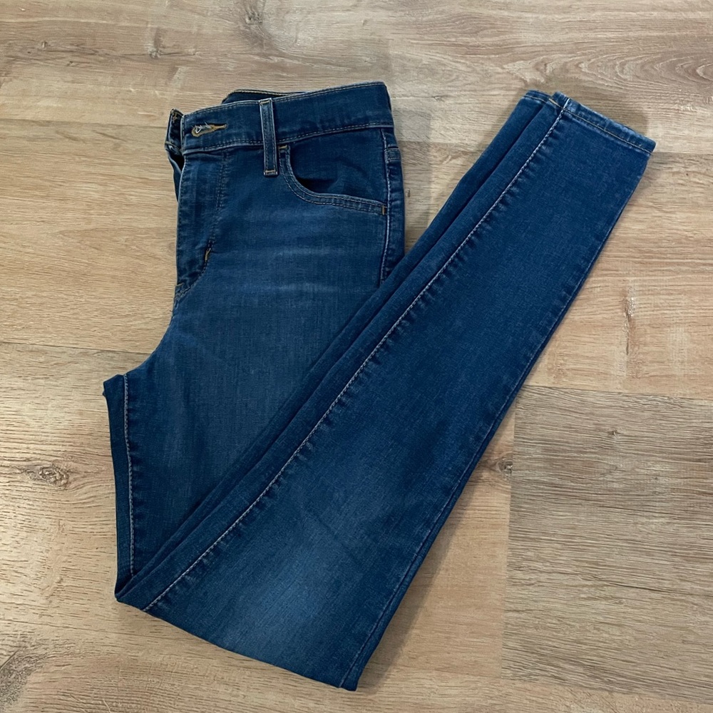 Levi’s High Rise Super Skinny jeans 26